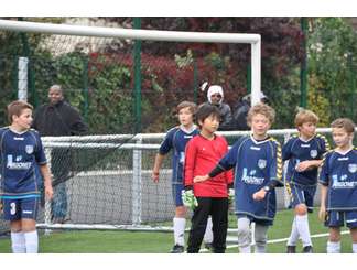 Tous en défense, avec hargne ASF 2 en infériorité numérique réussit à préserver le match  contre Poissy 2 , qualifiant ainsi l ' équipe 1 